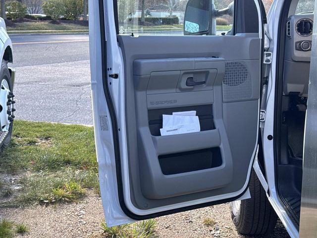 2026 Ford E-350 Cutaway E-350 SRW