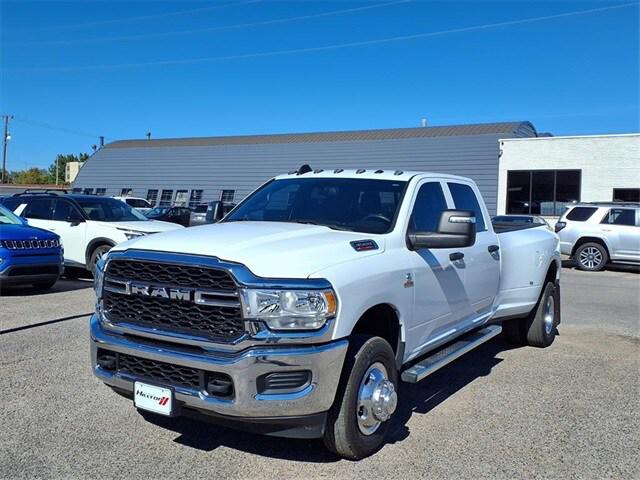 2024 RAM 3500 Tradesman Crew Cab 4x4 8 Box 2024 RAM 3500 Tradesman Crew Cab 4x4 8 Box