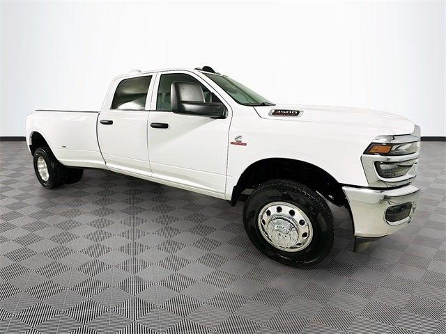 2026 RAM Ram 3500 RAM 3500 TRADESMAN CREW CAB 4X4 8 BOX