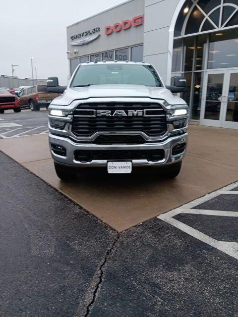 2026 RAM Ram 3500 RAM 3500 TRADESMAN CREW CAB 4X4 64 BOX
