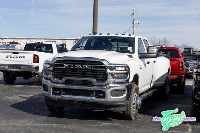 2026 RAM Ram 3500 RAM 3500 TRADESMAN CREW CAB 4X4 8 BOX