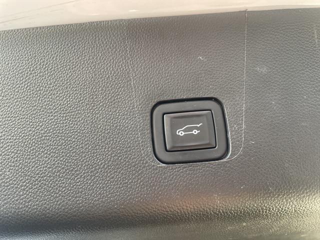 2023 Chevrolet Traverse AWD LT Cloth