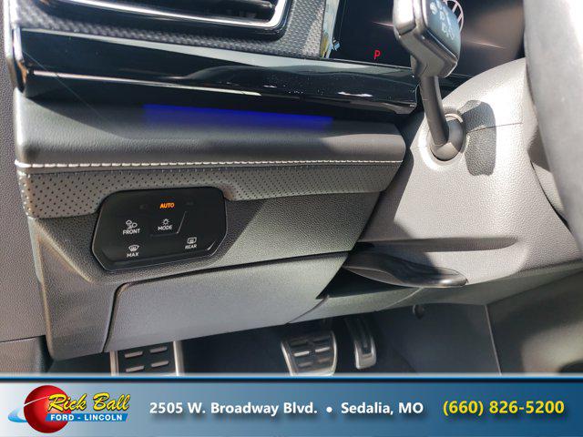 2024 Volkswagen Atlas Cross Sport 2.0T SEL R-Line