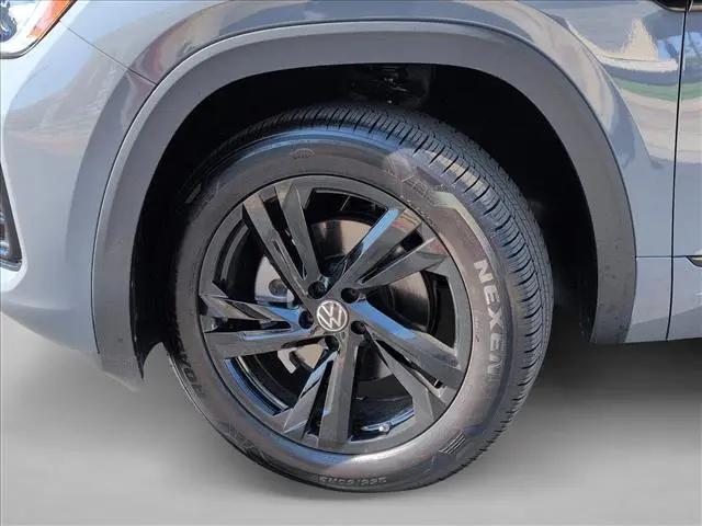 2026 Volkswagen Atlas Cross Sport SEL R-Line Black