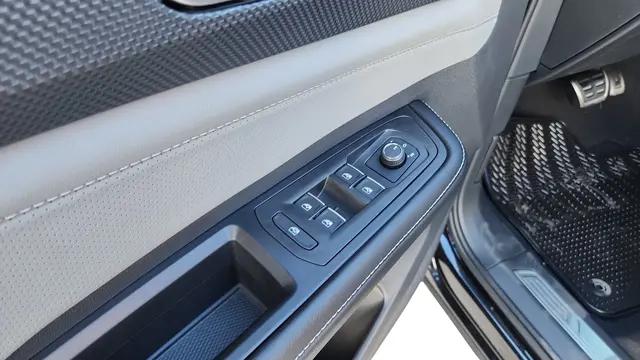 2026 Volkswagen Atlas Cross Sport SEL R-Line Black