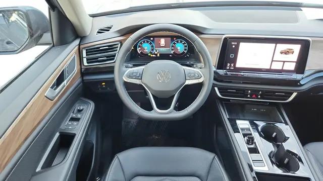 2026 Volkswagen Atlas SE with Technology
