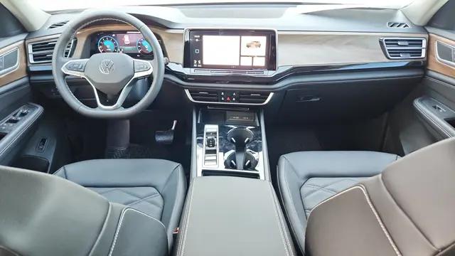 2026 Volkswagen Atlas SE with Technology