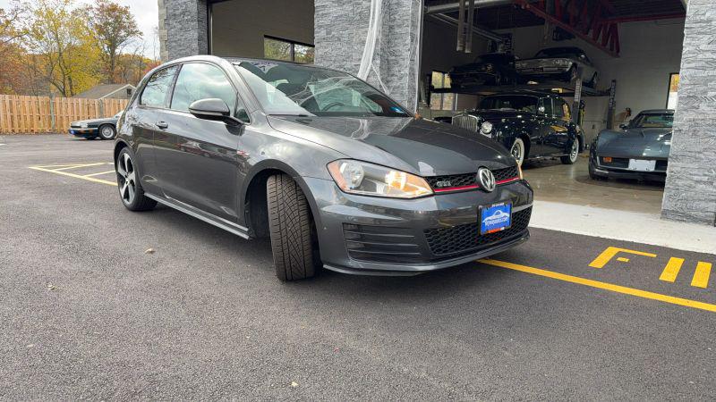 2015 Volkswagen Golf GTI 2.0T S 2-Door