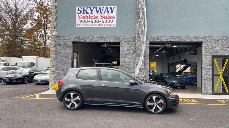 2015 Volkswagen Golf GTI 2.0T S 2-Door