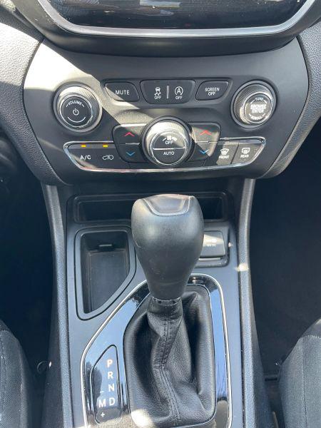 2019 Jeep Cherokee Limited FWD