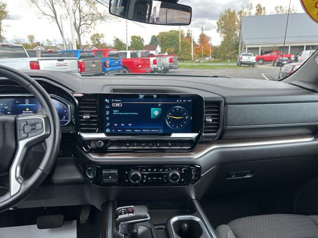 2023 Chevrolet Silverado 1500 4WD Crew Cab Short Bed RST