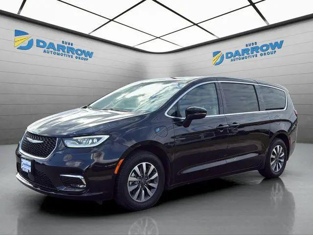 2024 Chrysler Pacifica Hybrid Select for sale in Waukesha, WI