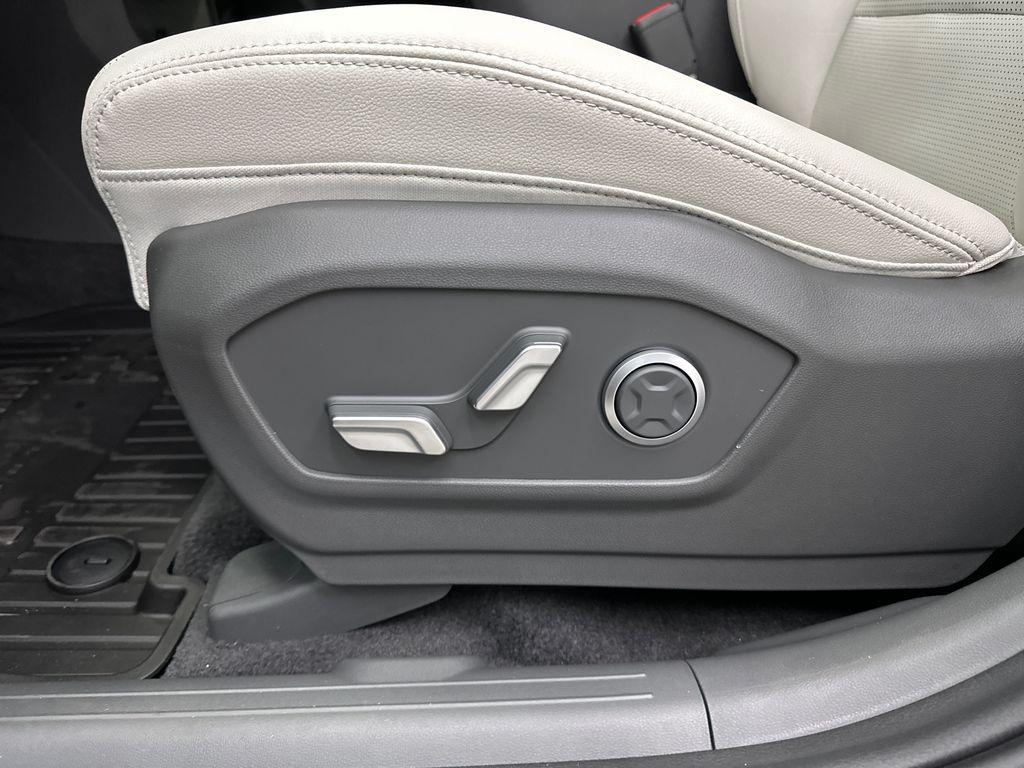 2026 Hyundai Santa Fe Limited - Photo 10