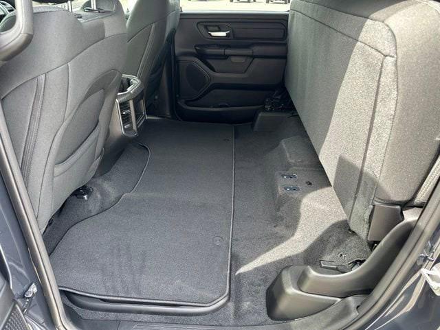 2026 Ram 1500 Express Crew Cab 4x4 5'7" Box