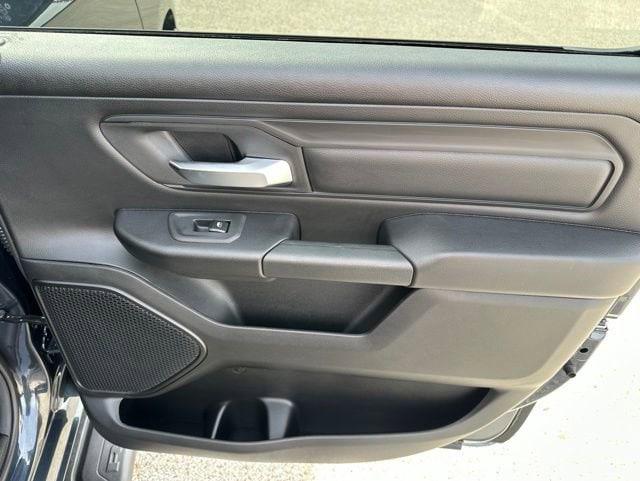 2026 Ram 1500 Express Crew Cab 4x4 5'7" Box