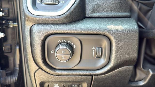 2026 Ram 1500 Express Crew Cab 4x4 5'7" Box