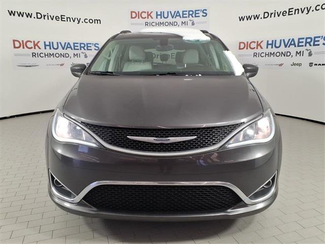 2017 Chrysler Pacifica Touring-L 2017 Chrysler Pacifica Touring-L