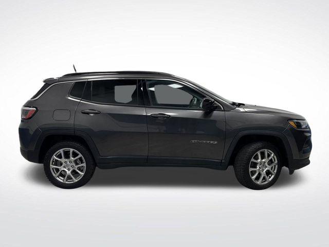 2022 Jeep Compass Latitude Lux 4x4 2022 Jeep Compass Latitude Lux 4x4