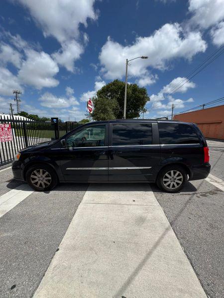 2011 Chrysler Town & Country Touring-L