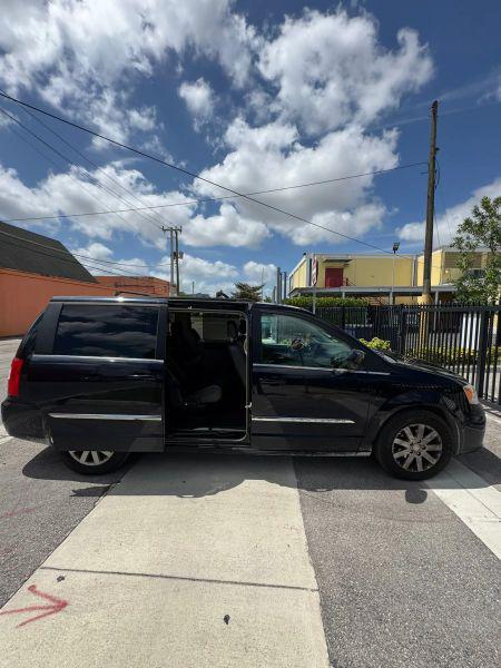 2011 Chrysler Town & Country Touring-L