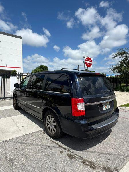 2011 Chrysler Town & Country Touring-L