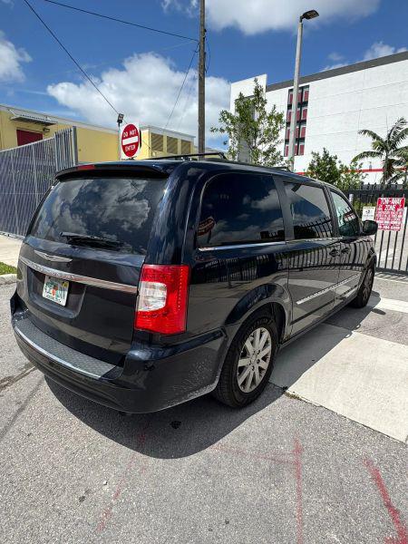 2011 Chrysler Town & Country Touring-L