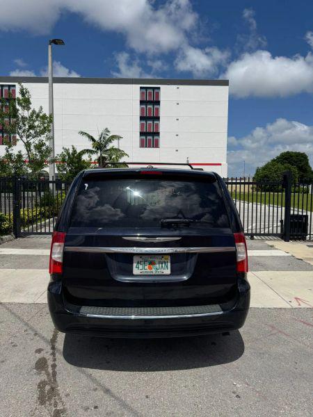 2011 Chrysler Town & Country Touring-L