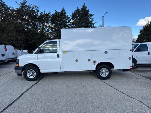 2025 Chevrolet Express Cutaway Work Van