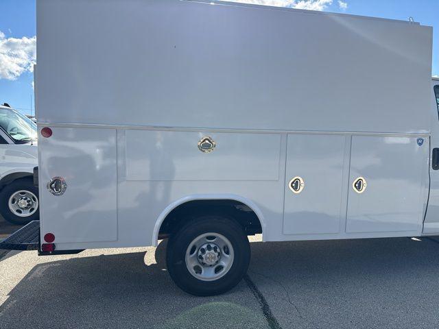 2025 Chevrolet Express Cutaway Work Van