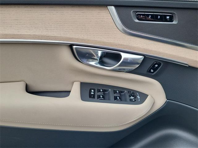2026 Volvo XC90 Core, B5 AWD Gas (mild hybrid), Gasoline, Bright, 7 Seats