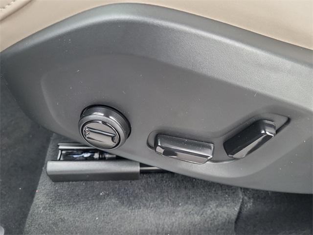 2026 Volvo XC90 Core, B5 AWD Gas (mild hybrid), Gasoline, Bright, 7 Seats