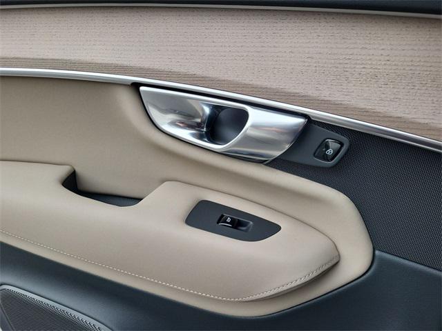 2026 Volvo XC90 Core, B5 AWD Gas (mild hybrid), Gasoline, Bright, 7 Seats
