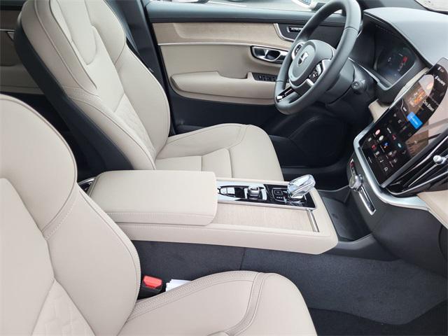 2026 Volvo XC90 Core, B5 AWD Gas (mild hybrid), Gasoline, Bright, 7 Seats