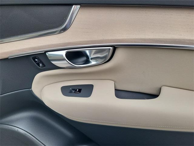 2026 Volvo XC90 Core, B5 AWD Gas (mild hybrid), Gasoline, Bright, 7 Seats