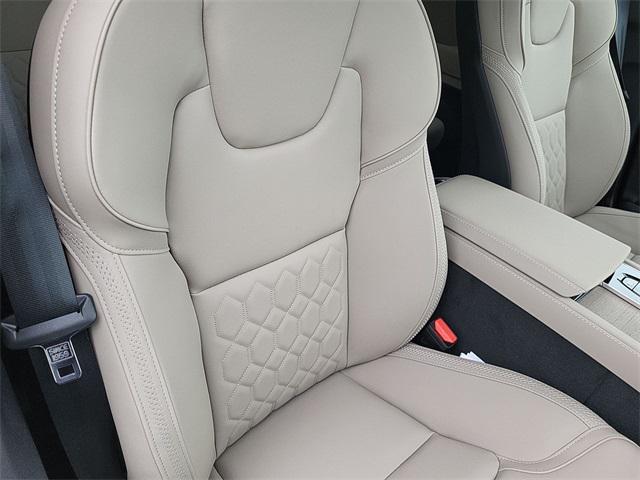 2026 Volvo XC90 Core, B5 AWD Gas (mild hybrid), Gasoline, Bright, 7 Seats