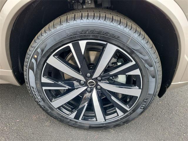 2026 Volvo XC90 Core, B5 AWD Gas (mild hybrid), Gasoline, Bright, 7 Seats
