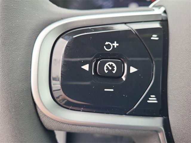 2026 Volvo XC90 Core, B5 AWD Gas (mild hybrid), Gasoline, Bright, 7 Seats