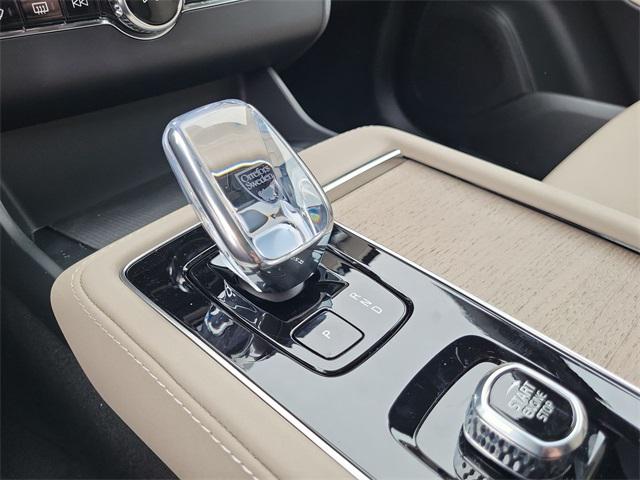 2026 Volvo XC90 Core, B5 AWD Gas (mild hybrid), Gasoline, Bright, 7 Seats