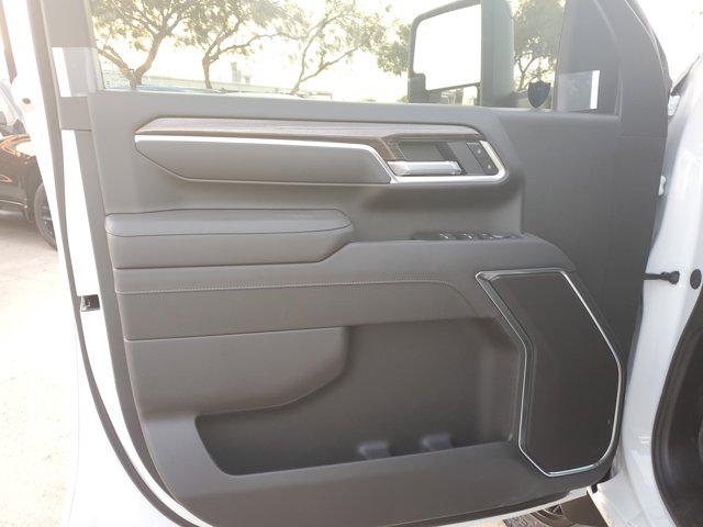 2026 Chevrolet Silverado 3500HD Crew Cab, Long Bed, LT Dual Rear Wheel, RWD
