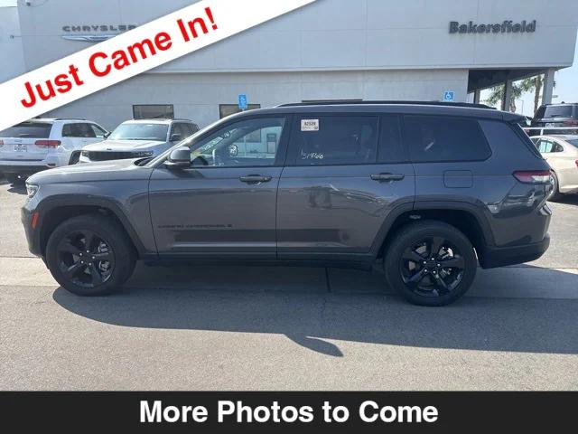 2023 Jeep Grand Cherokee L Altitude 4x4 2023 Jeep Grand Cherokee L Altitude 4x4