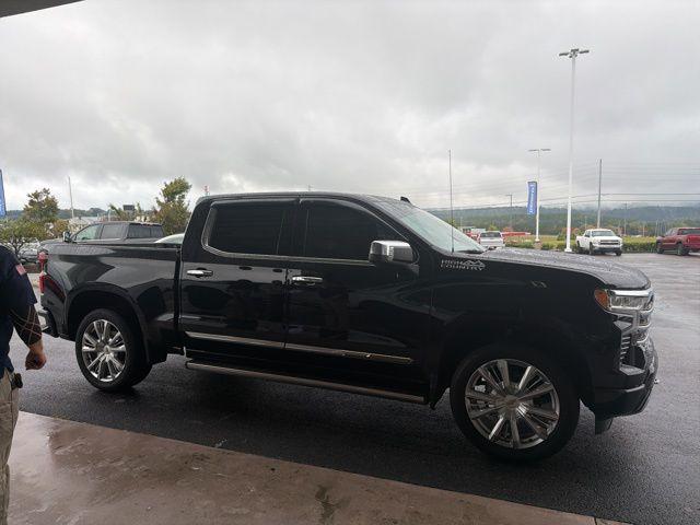 2022 Chevrolet Silverado 1500 4WD Crew Cab Short Bed High Country