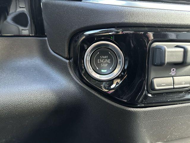 2026 GMC Sierra 2500HD Crew Cab, Standard Bed, SLT, 4WD