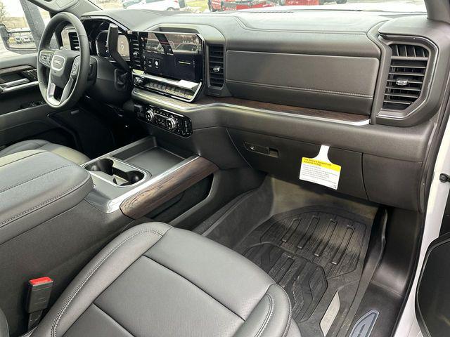 2026 GMC Sierra 2500HD Crew Cab, Standard Bed, SLT, 4WD
