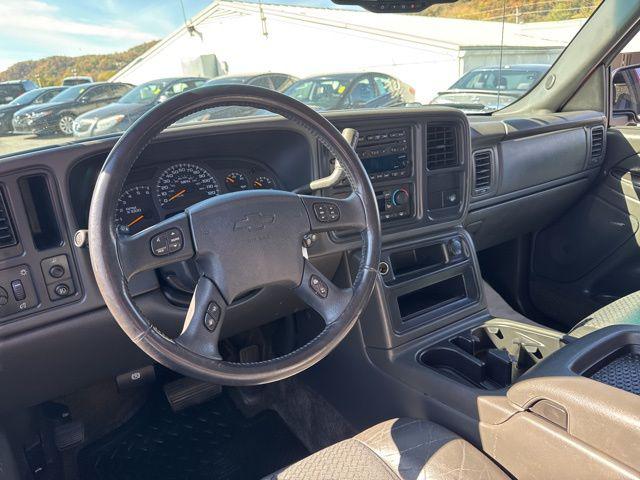 2003 Chevrolet Avalanche Base