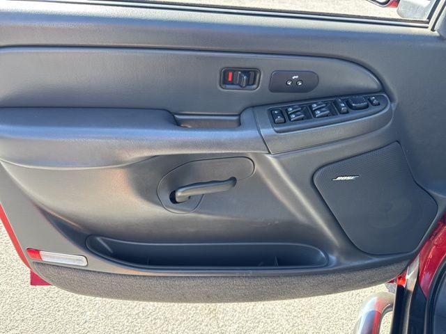 2003 Chevrolet Avalanche Base