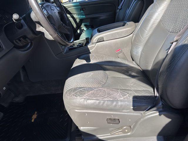2003 Chevrolet Avalanche Base