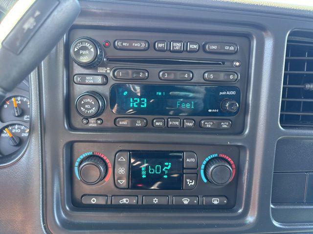 2003 Chevrolet Avalanche Base