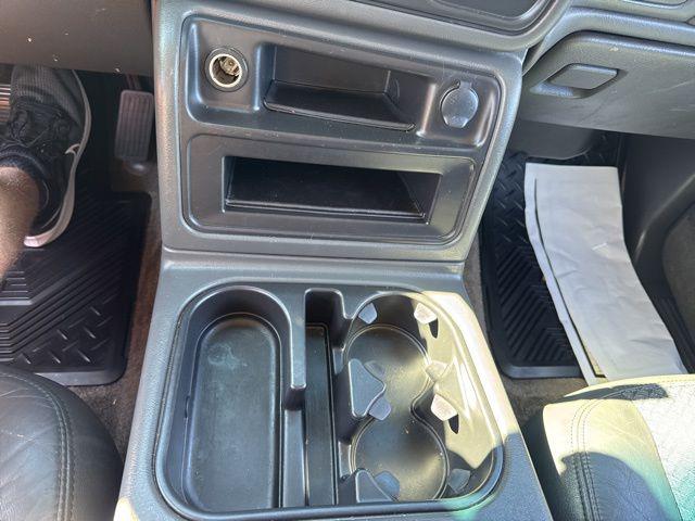 2003 Chevrolet Avalanche Base