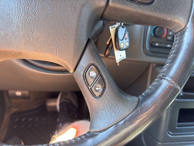 2003 Chevrolet Avalanche Base