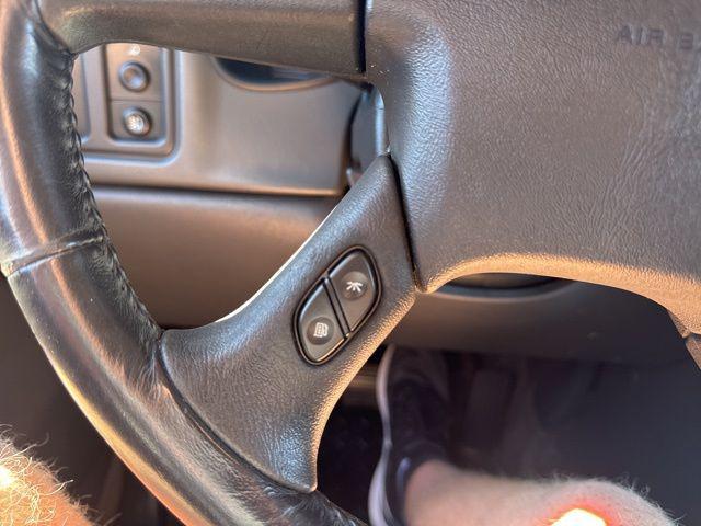 2003 Chevrolet Avalanche Base